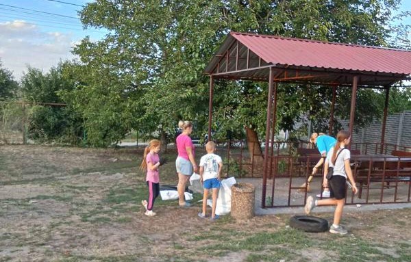 В Кам'янському активні городяни приєдналися до Всесвітнього дня прибирання «World Cleanup Day» - ФОТО