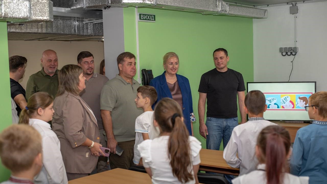 Справжня підземна школа: в одному з навчальних закладів Кам'янського відкрили побудоване з нуля укриття - ФОТО