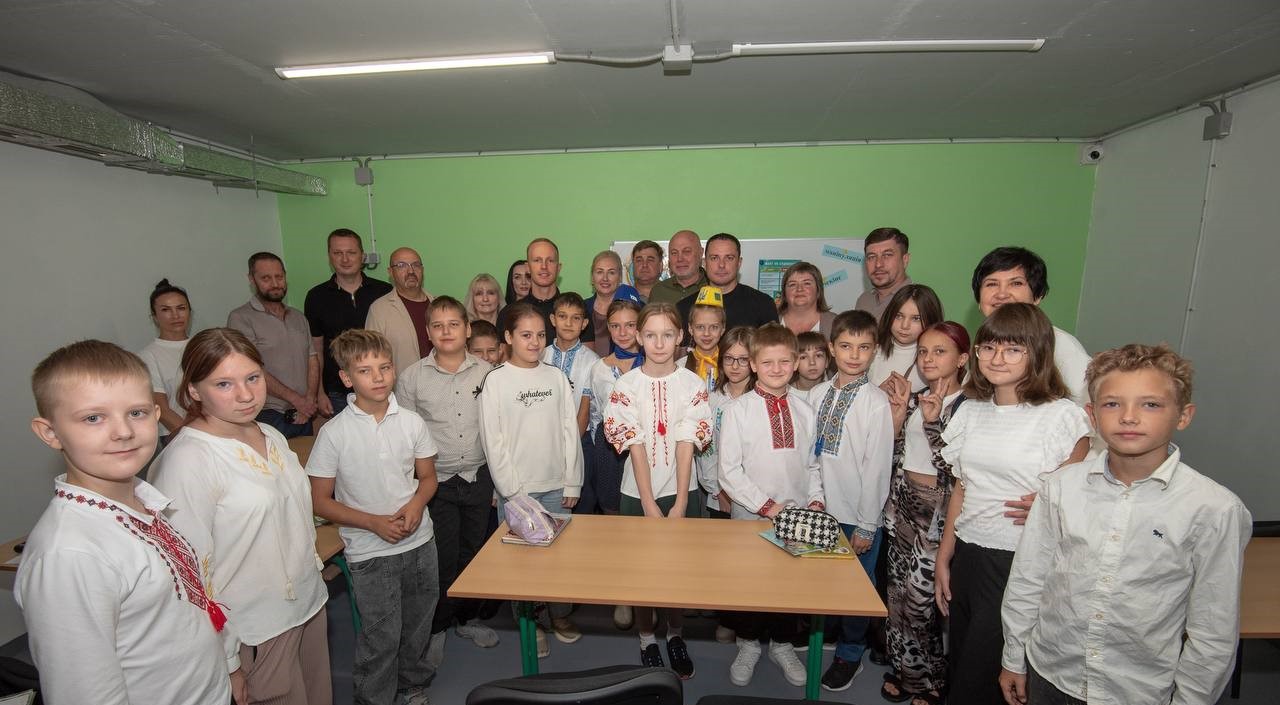 Справжня підземна школа: в одному з навчальних закладів Кам'янського відкрили побудоване з нуля укриття - ФОТО