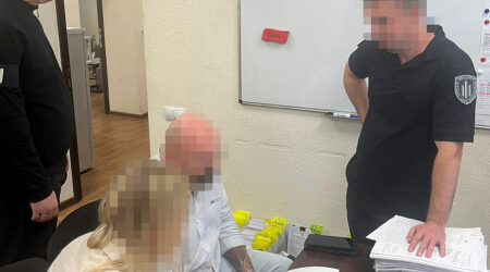 На Дніпропетровщині вже вдруге викрили посадовця за підозрою в махінаціях під час закупівлі ліжок для військових