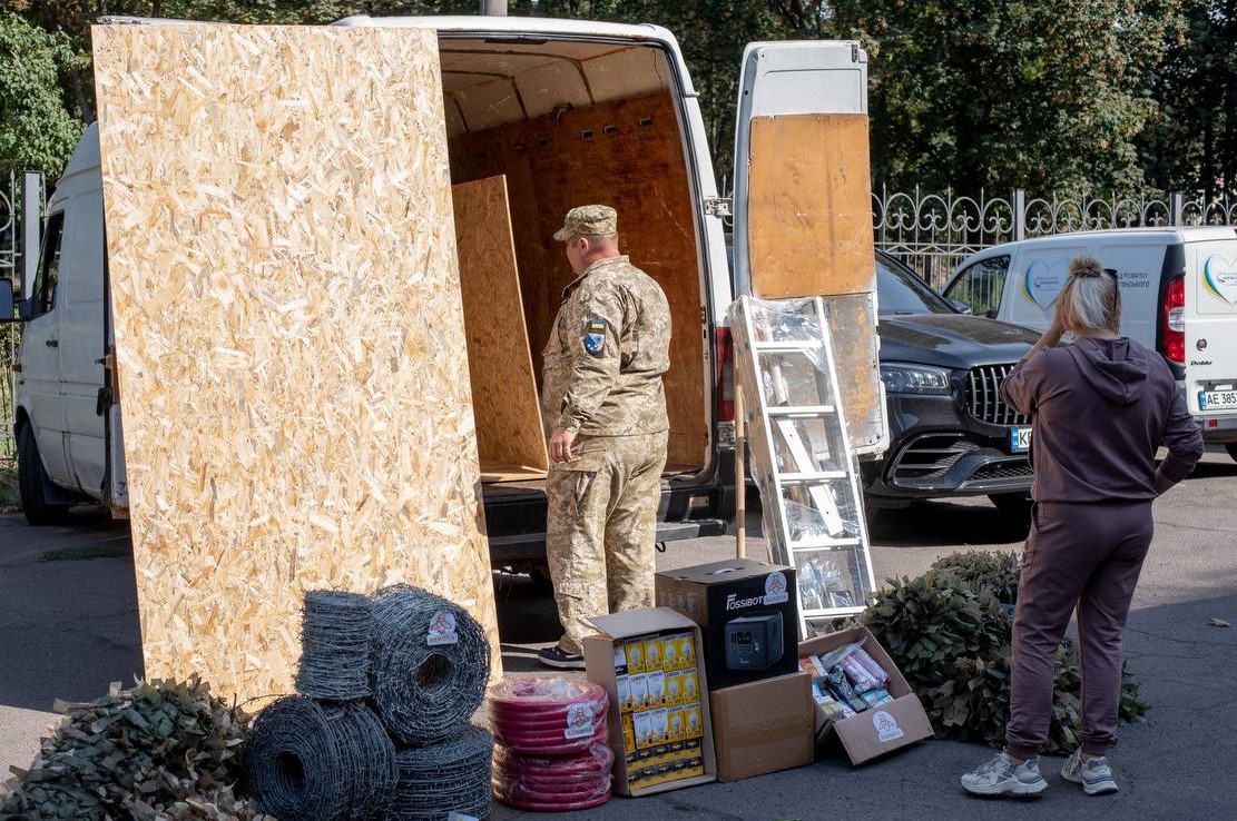 Кам'янське відправило чергову партію допомоги для військових шести підрозділів - ФОТО