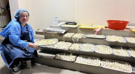 Національний рекорд: в Кам’янському наліпили понад пів тонни пельменів для військових