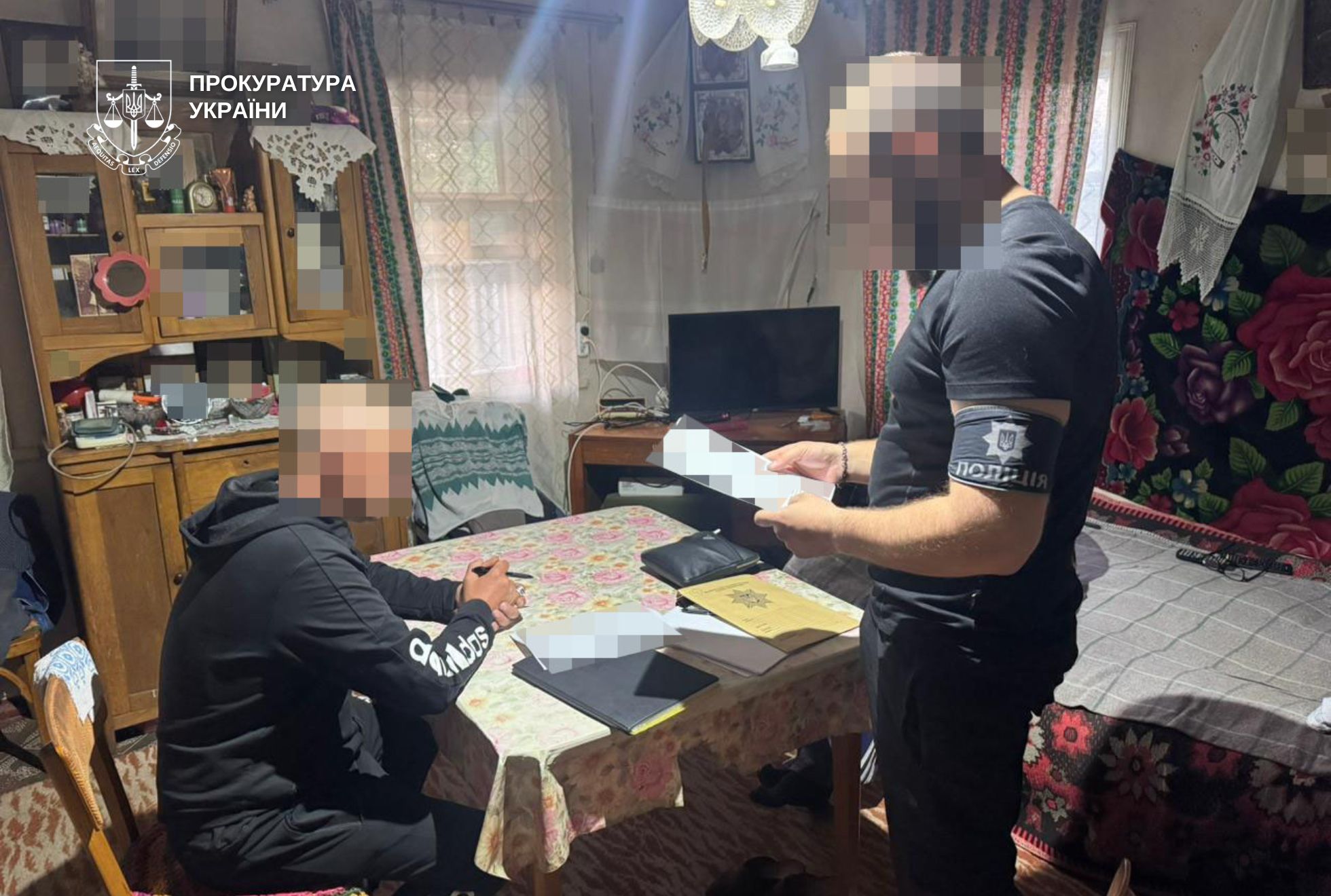 Прибуток від 5 до 7 тисяч доларів щонеділі: в Кам'янському виявили злочинну групу, що збувала наркотики у місті та області - ФОТО