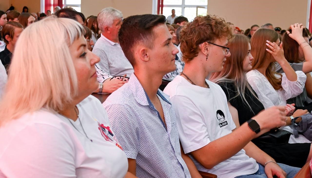 Майже 400 вступників в цьому році стали студентами Дніпровського державного технічного університету в Кам'янському - ФОТО