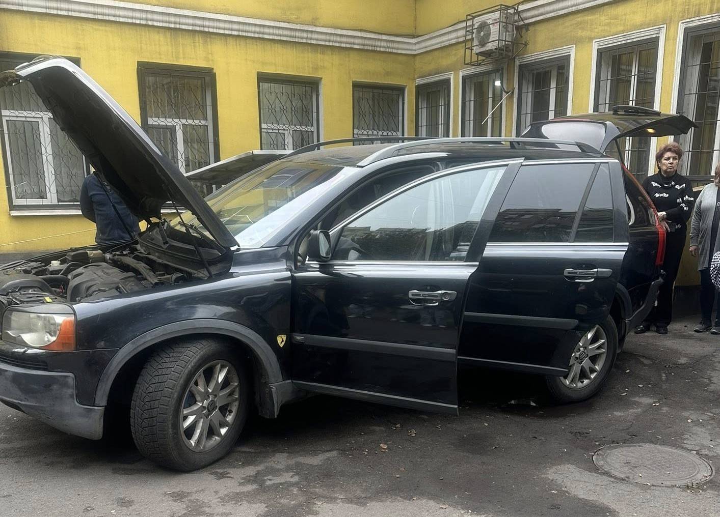 Вже рівно пів сотні: чергове авто від освітян Кам'янського поїхало на передову - ФОТО