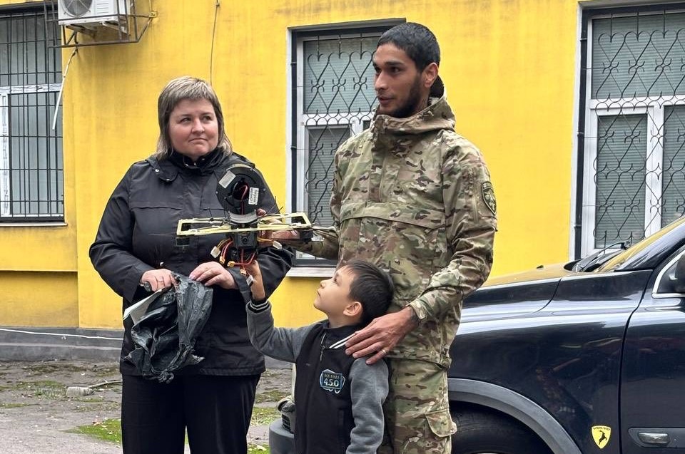 Вже рівно пів сотні: чергове авто від освітян Кам'янського поїхало на передову - ФОТО
