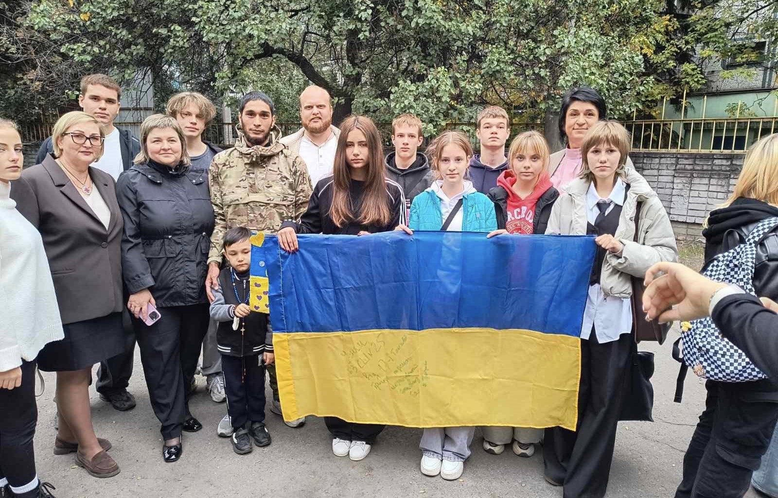 Вже рівно пів сотні: чергове авто від освітян Кам'янського поїхало на передову - ФОТО