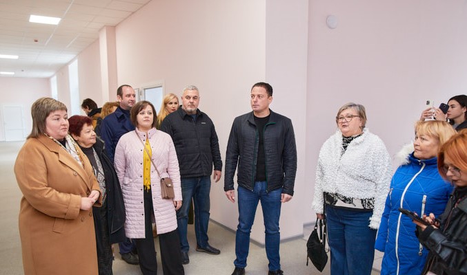 В Кам'янському сьогодні своє 35-річчя святкує Науковий ліцей імені Анатолія Лигуна - ФОТО