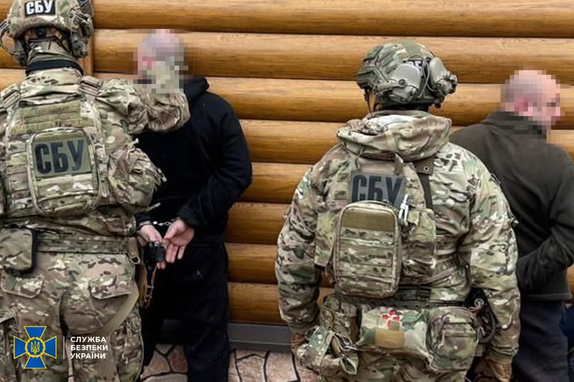 Розвозили товари та фотографували енергооб’єкти: СБУ затримала агентів фсб, які намагалися зірвати опалювальний сезон у Дніпрі