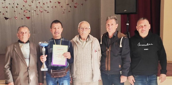 У Кам`янському відбувся шашковий командний турнір до Дня людей похилого віку - ФОТО