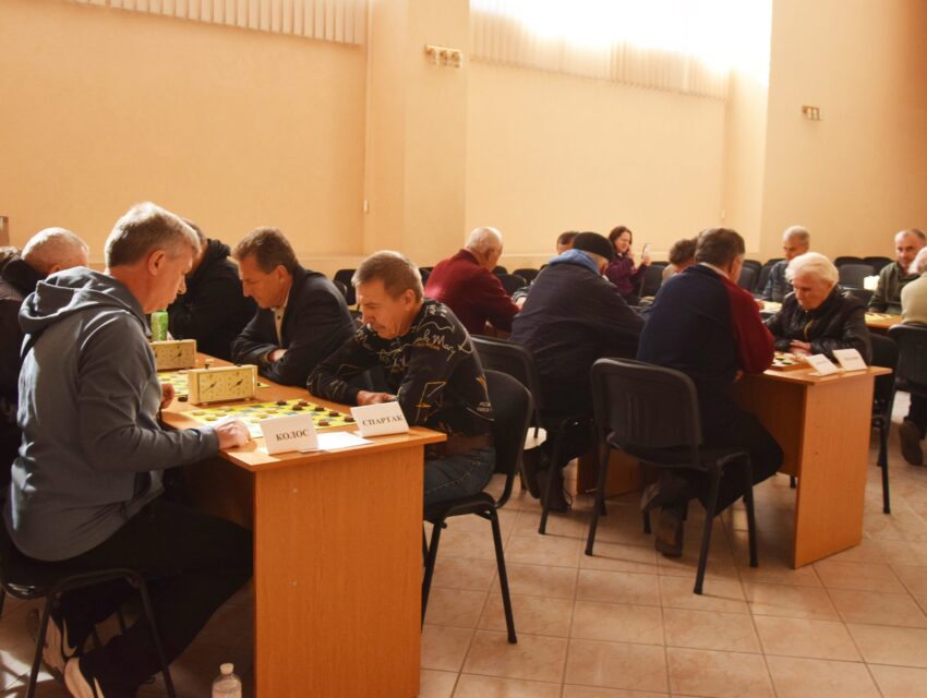 У Кам`янському відбувся шашковий командний турнір до Дня людей похилого віку