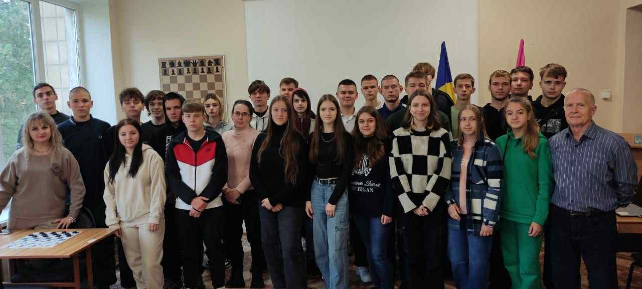 В Кам'янському відбувся шашковий турнір серед міських коледжів - ФОТО