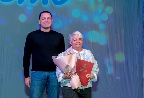 В Кам'янському сьогодні з прийдешнім професійним святом вітали працівників соціальної сфери - ФОТО