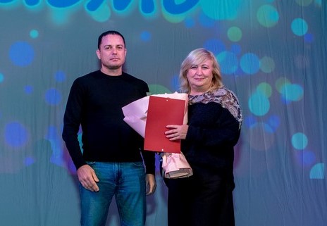 В Кам'янському сьогодні з прийдешнім професійним святом вітали працівників соціальної сфери - ФОТО