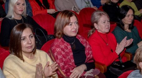 В Кам’янському сьогодні з прийдешнім професійним святом вітали працівників соціальної сфери