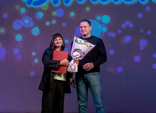 В Кам'янському сьогодні з прийдешнім професійним святом вітали працівників соціальної сфери - ФОТО