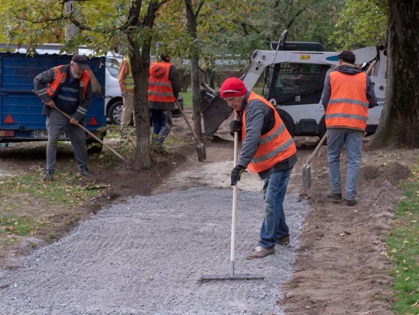 В Кам’янському на дев’яти вулицях вже оновили тротуари