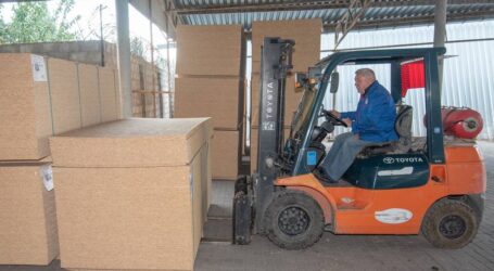 Кам’янське отримало інструменти та будівельні матеріали для ремонтів жилфонду, шкіл та лікарень