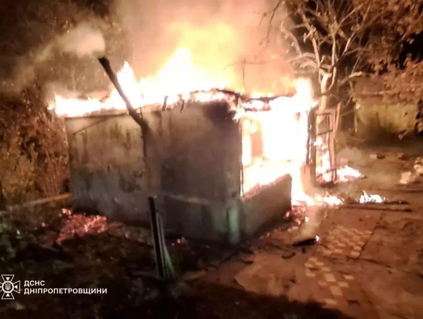 В Кам’янському у згорілому садовому будинку надзвичайники знайшли тіло жінки 