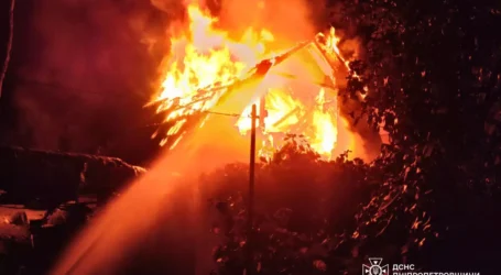 В Кам’янському вчора пізно ввечері гасили пожежу в приватному домоволодінні