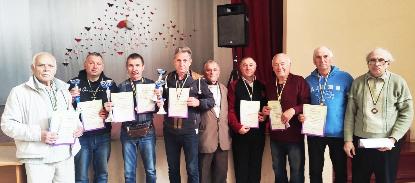 У Кам`янському відбувся шашковий командний турнір до Дня людей похилого віку - ФОТО