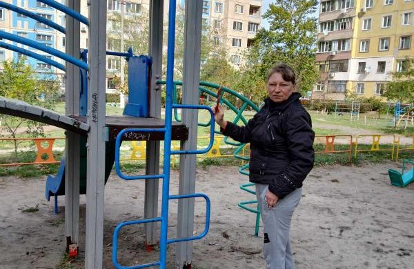 Активні мешканці Кам'янського продовжують наводити лад на прибудинкових територіях - ФОТО
