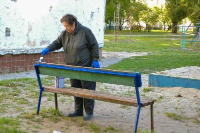 Активні мешканці Кам'янського продовжують наводити лад на прибудинкових територіях - ФОТО