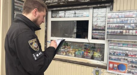 У Кам`янському поліційні вилучили з продажу понад три тисячі пачок цигарок без акцизних марок