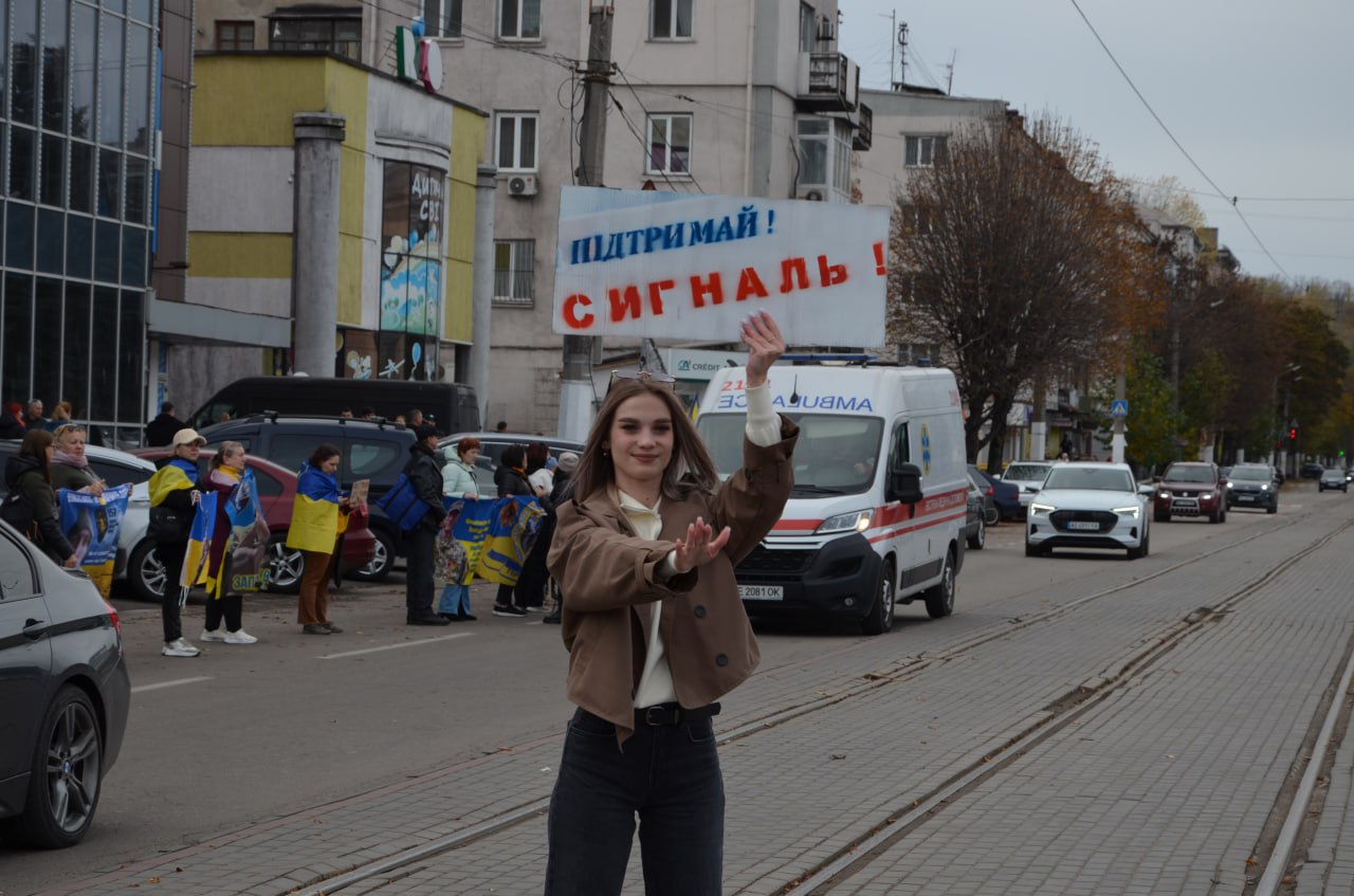 Не дати забути: в Кам’янському відбулася акція-нагадування про полонених та зниклих безвісти героїв(РЕПОРТАЖ) - ФОТО