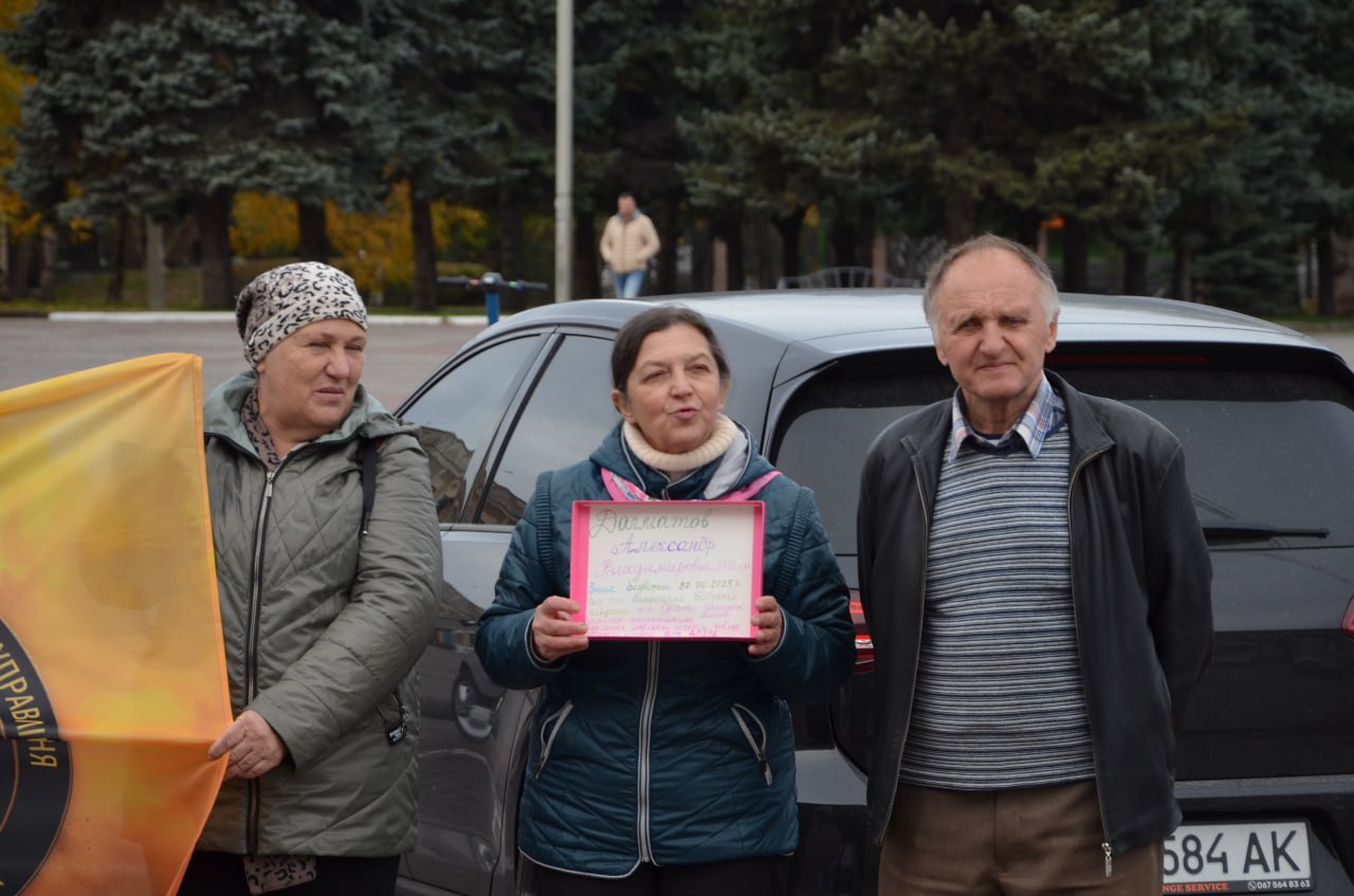 Не дати забути: в Кам’янському відбулася акція-нагадування про полонених та зниклих безвісти героїв(РЕПОРТАЖ) - ФОТО