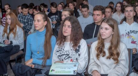 Молодь Кам’янського обмінювалась ідеями та баченням майбутнього розвитку громади