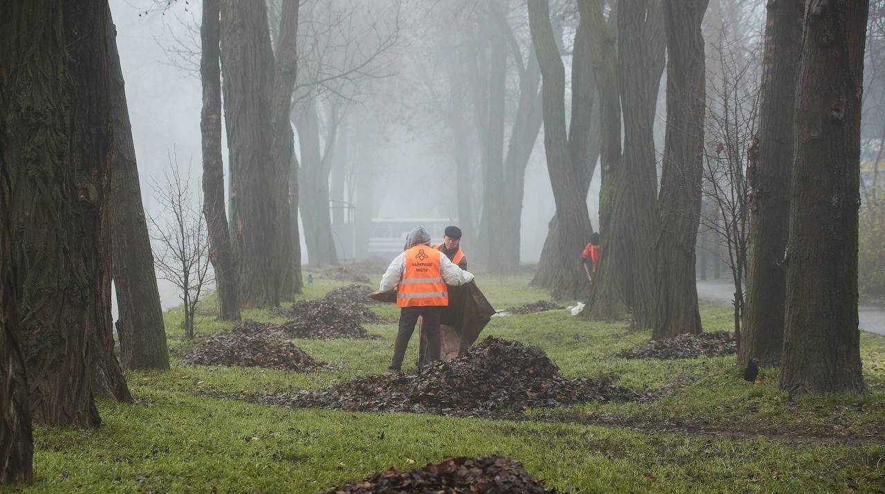 В різних районах Кам'янського тривають роботи з упорядкування території - ФОТО