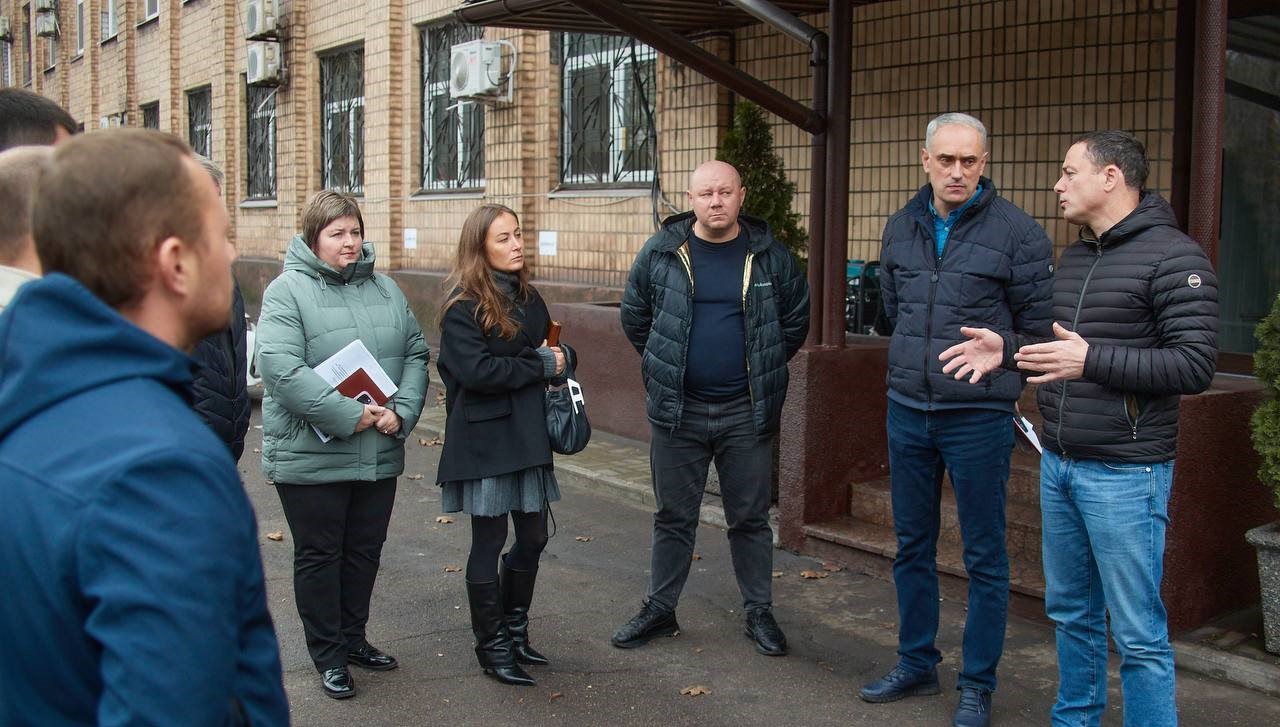 В різних районах Кам'янського тривають роботи з упорядкування території - ФОТО