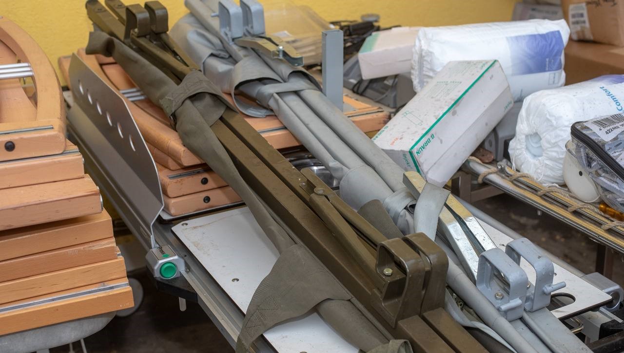 Медичне та реабілітаційне обладнання передали німецькі партнери для лікарень та соцзакладів Кам'янського  - ФОТО