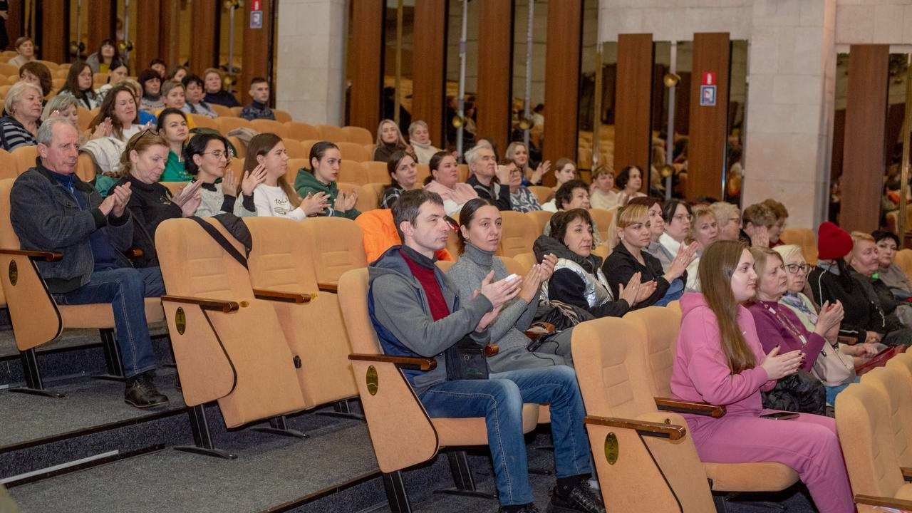 В Кам'янському міжнародні фахівці та воєнні медики навчали городян, як діяти в надзвичайних ситуаціях - ФОТО