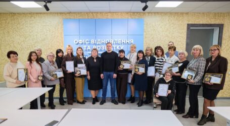 Освітян Кам’янського привітали з призовими місцями на міжнародній виставці інновацій