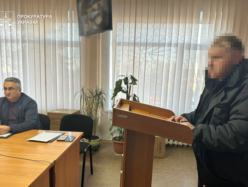 На Дніпропетровщині чоловіка підозрюють у розбещенні неповнолітньої та зберіганні дитячої порнографії