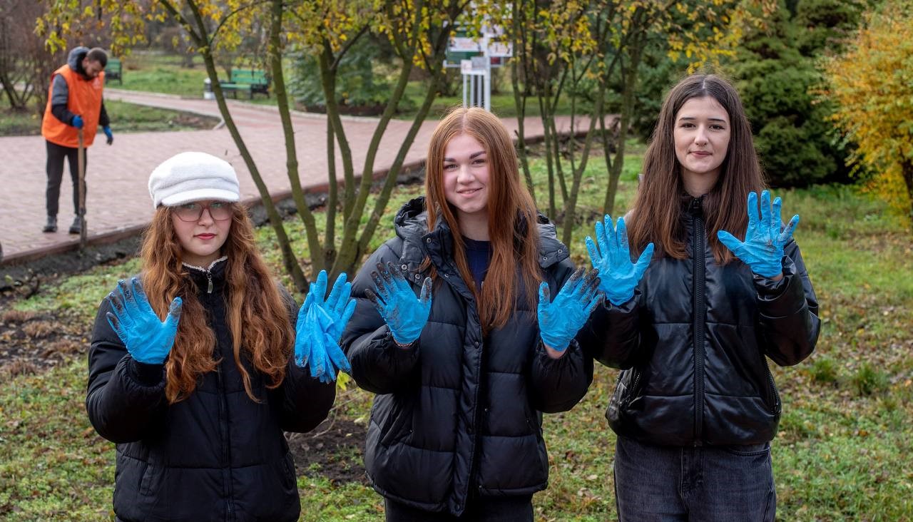 Восени  в Кам'янському висадили майже чотири тисячі зелених насаджень - ФОТО
