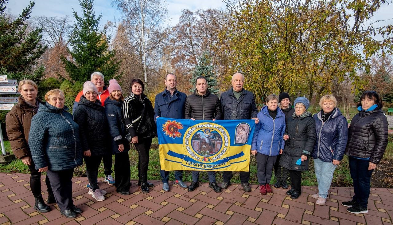 Восени в Кам'янському висадили майже чотири тисячі зелених насаджень - ФОТО