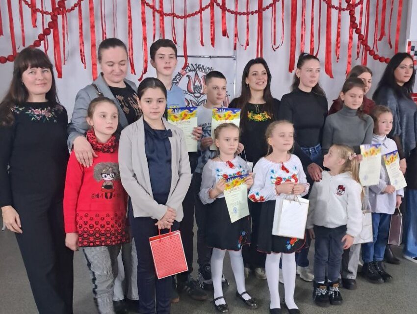 В Кам’янському привітали учасників фестивалю сімейної творчості «Скарби родинної криниці»