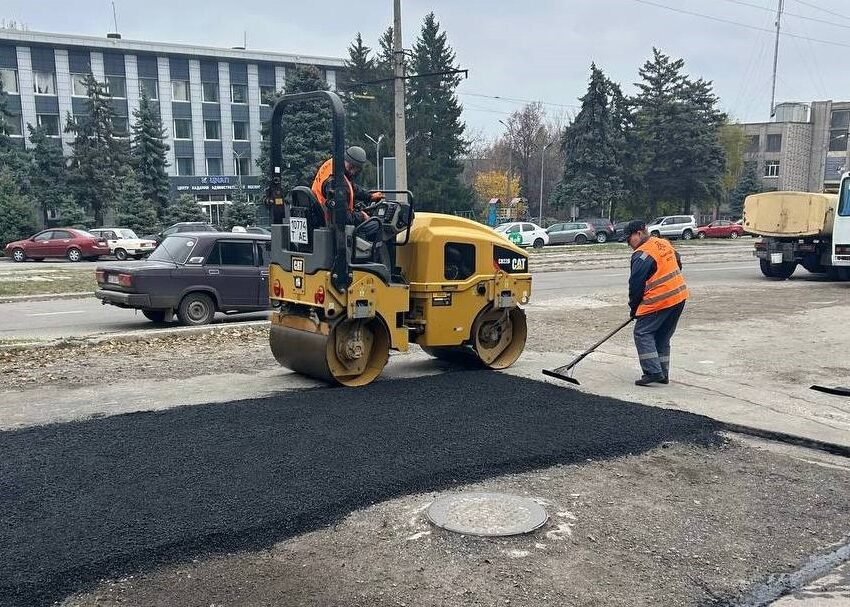 В Кам’янському завершують роботи з оновлення тротуарів, наступного року планують продовжити