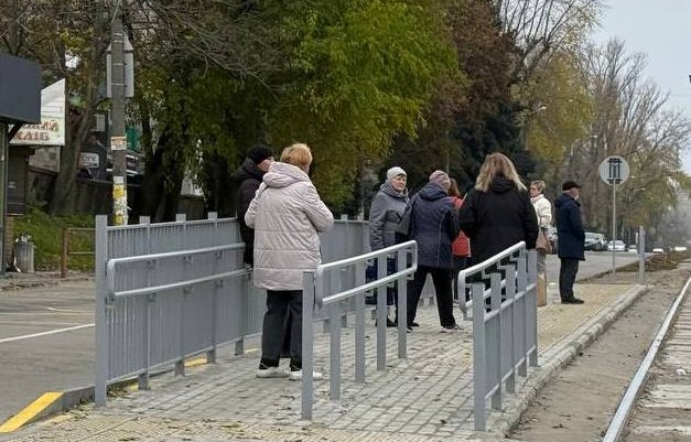 В Кам'янському завершують роботи з оновлення тротуарів, наступного року планують продовжити - ФОТО