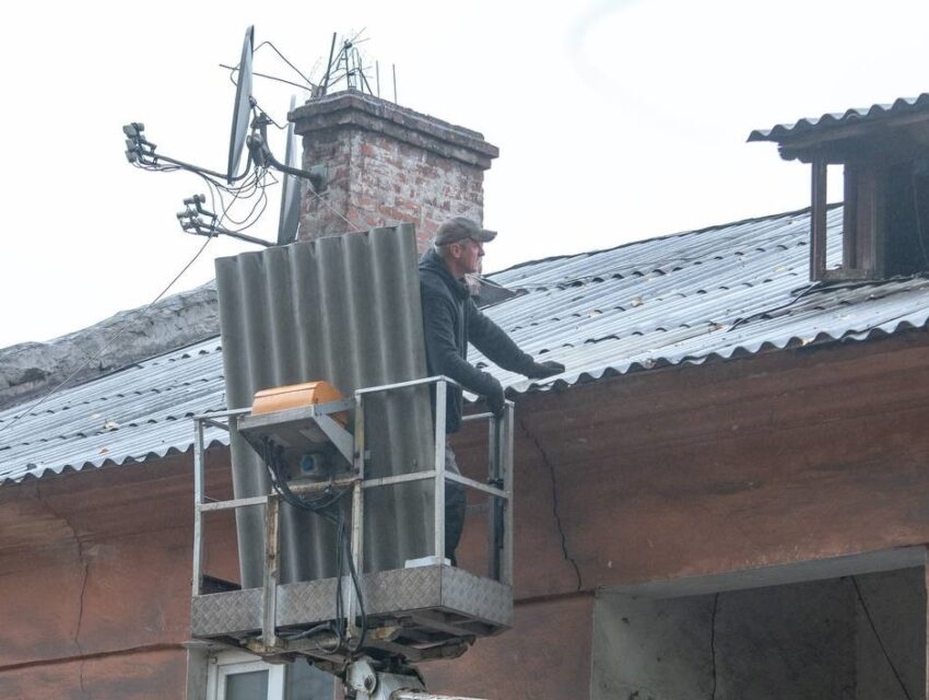 До вечора планується закрити всі пошкоджені ділянки: в Кам’янському ліквідовують наслідки ворожої атаки