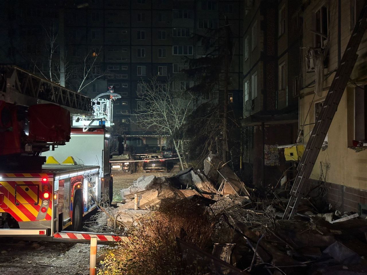 Одна людина загинула, 14 постраждали: ворог знов масовано атакував Дніпропетровщину ракетами та БпЛА - ФОТО