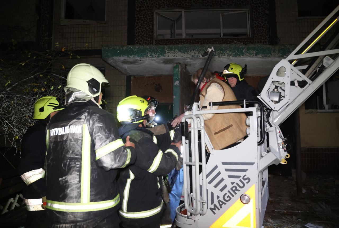 Одна людина загинула, 14 постраждали: ворог знов масовано атакував Дніпропетровщину ракетами та БпЛА - ФОТО