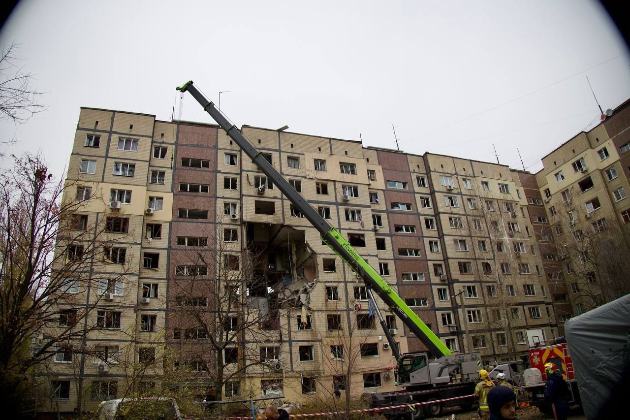 Одна людина загинула, 14 постраждали: ворог знов масовано атакував Дніпропетровщину ракетами та БпЛА - ФОТО