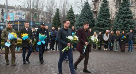 В Кам’янському у День Гідності та Свободи вшанували пам’ять загиблих у боротьбі за Батьківщину