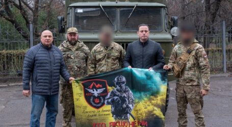 Кам’янське передало нашим землякам на фронт вантажівку