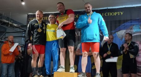 Важкоатлети з Кам`янського стали переможцями Кубка України серед ветеранів