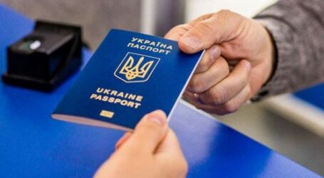 Відмова від «продовжених» паспортів: МЗС попередило українців про зміни